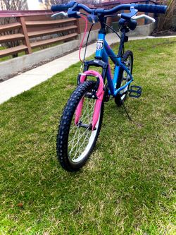 Mongoose byte mountain deals bike
