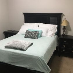 Queen Bedroom Set : $1,200 like new !! :)