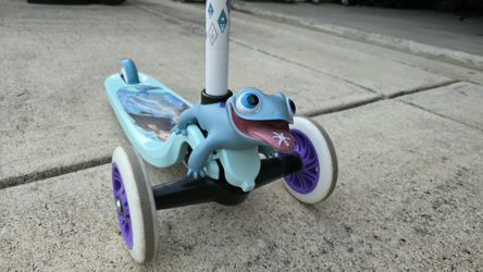 Beautiful Frozen Girl's Scooter