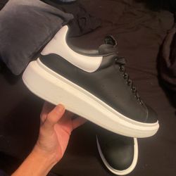 Alexander McQueen “Black & White”