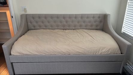 Daybed with trundle and twin mattress