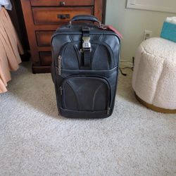 Kenneth Cole Reaction Carry-on  Suitcase