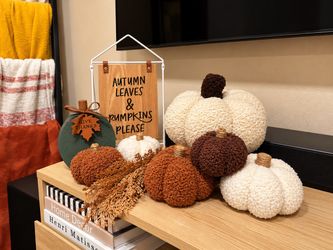 Fall Home Decor Bundle – Blanket Ladder, 4 Throws & Pumpkin Decor