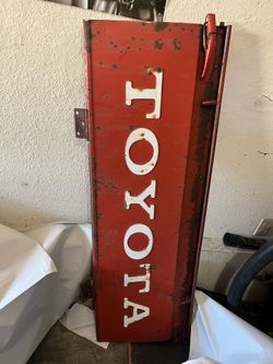 First gen Toyota pickup tailgate