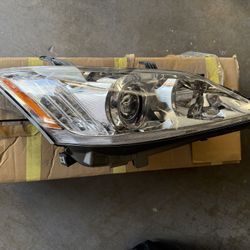 2010-2012 Lexus ES 350  Right Headlight 
