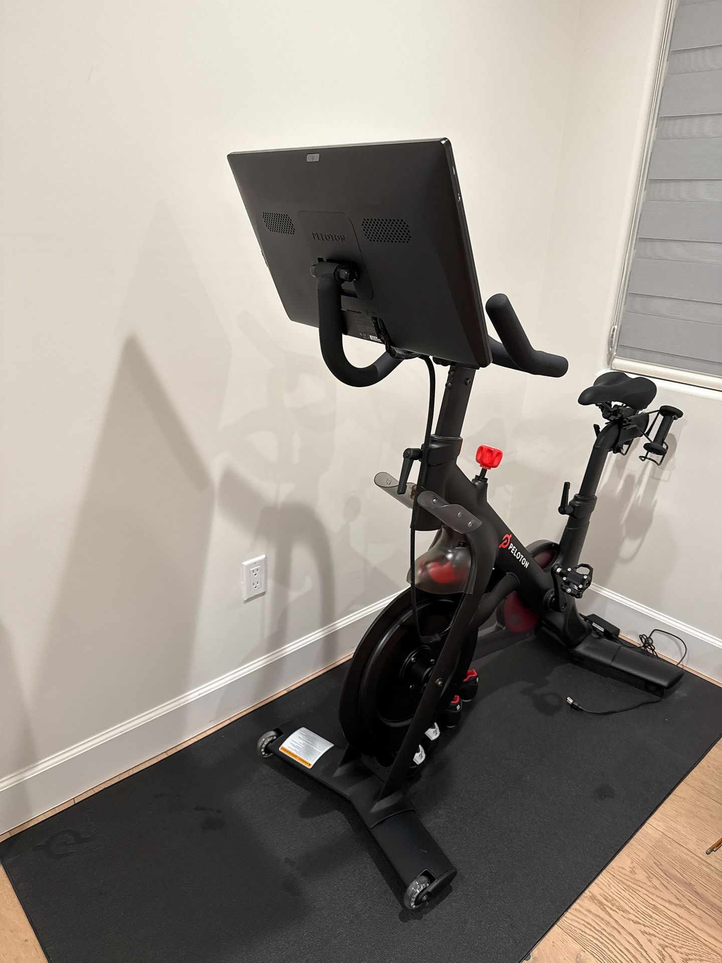 Peloton Bike – Excellent Condition + Accessories