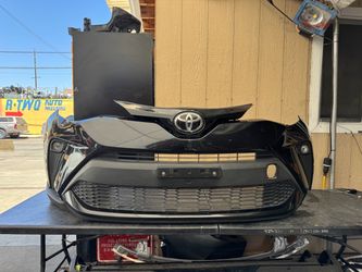 2020 2021 2022 TOYOTA CH-R FRONT BUMPER COVER OEM USED