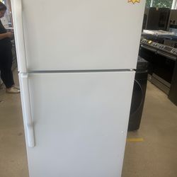 GE 28”top Freezer Fridge Working Perfectly 4 Months Warranty .