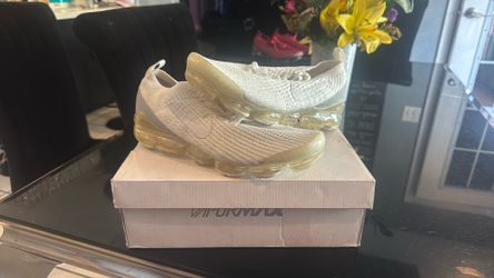 white Vapormax 2019