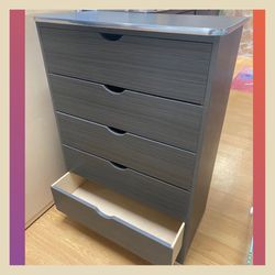Dresser/ Five Drawers Dresse