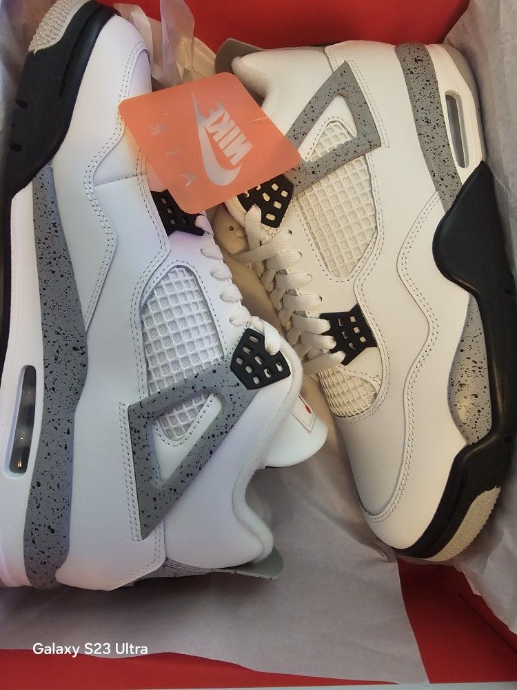 Air Jordan 4 White Cement Size 10.5
