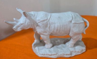 Vintage Aldon Accessories White rhinoceros figurine 1973 , White bisque porcelain,highly detailed, sectioned, and "bumpy" skin texture with carved toe