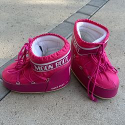 Moon Boots Hot Pink Low 8-9