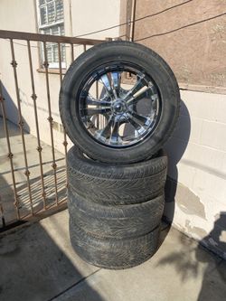 275/55R20 Great Condition Like New Tires And Wheels Universal 10lugs For Chevy And Others Trucks Is For 5lugs Tires 80/100 Good $550
