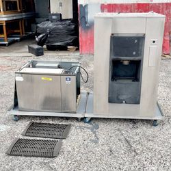 Manitowoc Ice Machine Maker 450 Pounds & Dispenser Bin