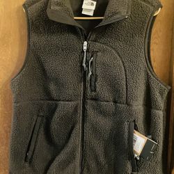 NORTH FACE Vest Size Large-NEW
