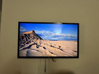 32 Inch LG Tv Wall Mount Included (no Smart)