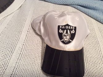 VERY RARE 1990’s Reebok Oakland Raiders Hat Shiny Silk/satin Finish