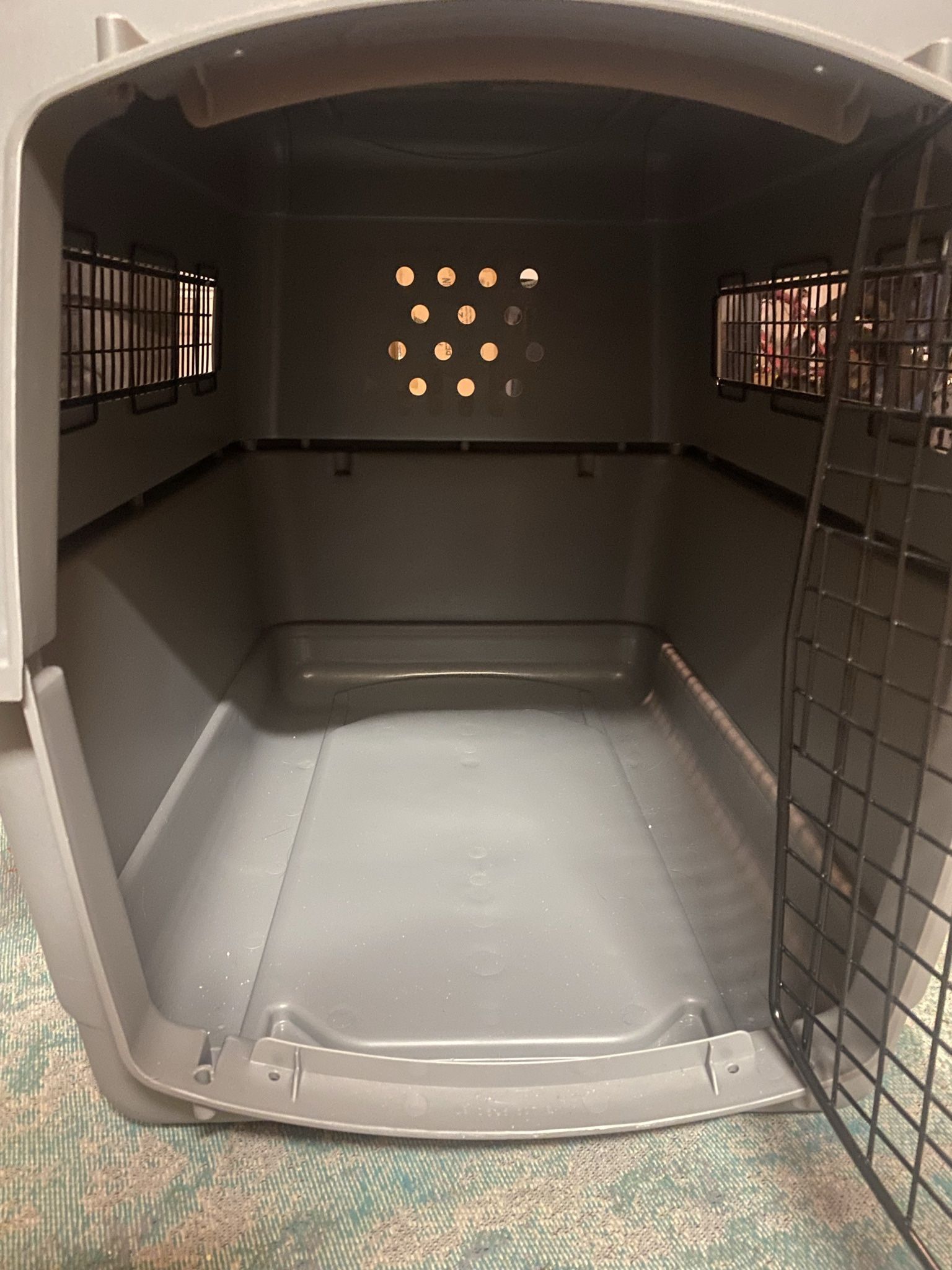 Petmate Sky Kennel Pet Carrier, 32 Inch for Sale in Del Valle, TX OfferUp