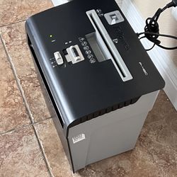 Fellowes P-48C  Crosscut paper shredder