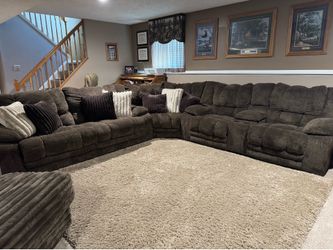 Reclining sectional sofa