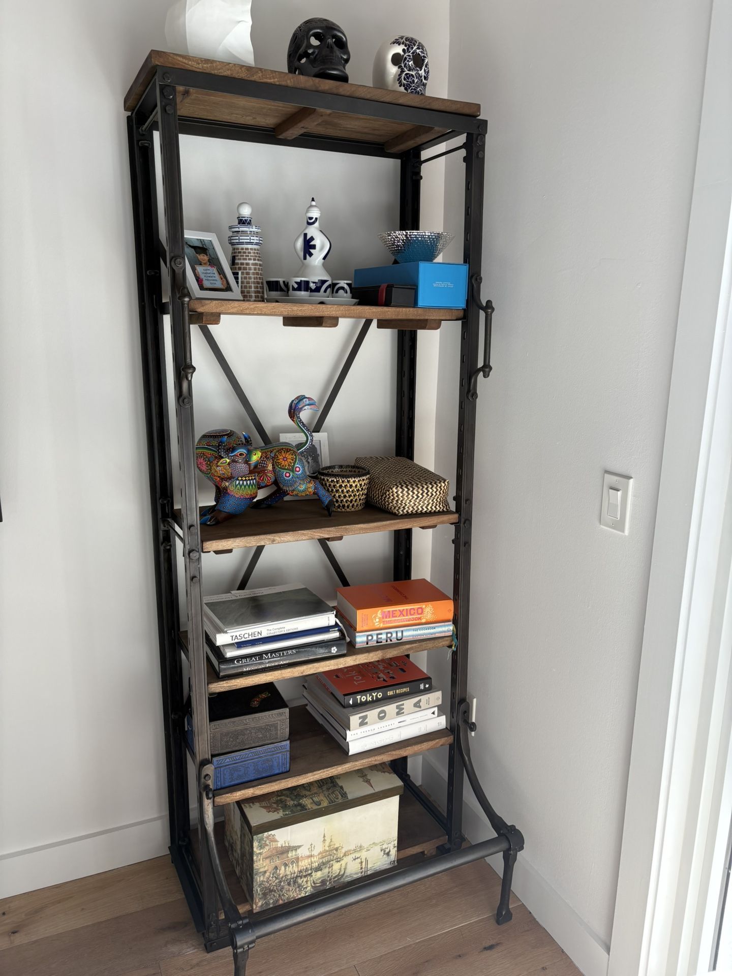 RH - shelving Unit