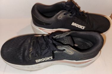 WOMENS PREVIOUSLY OWNED BROOKS GHOST MAX  USA 10 B