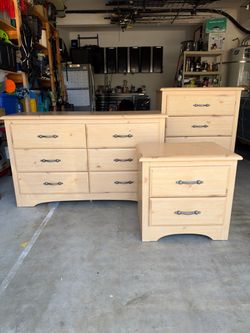 Bedroom Furniture Set (Dressers)