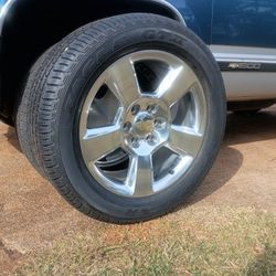 20-in Six Lug Chevy Tires And Rims 285/50/R20