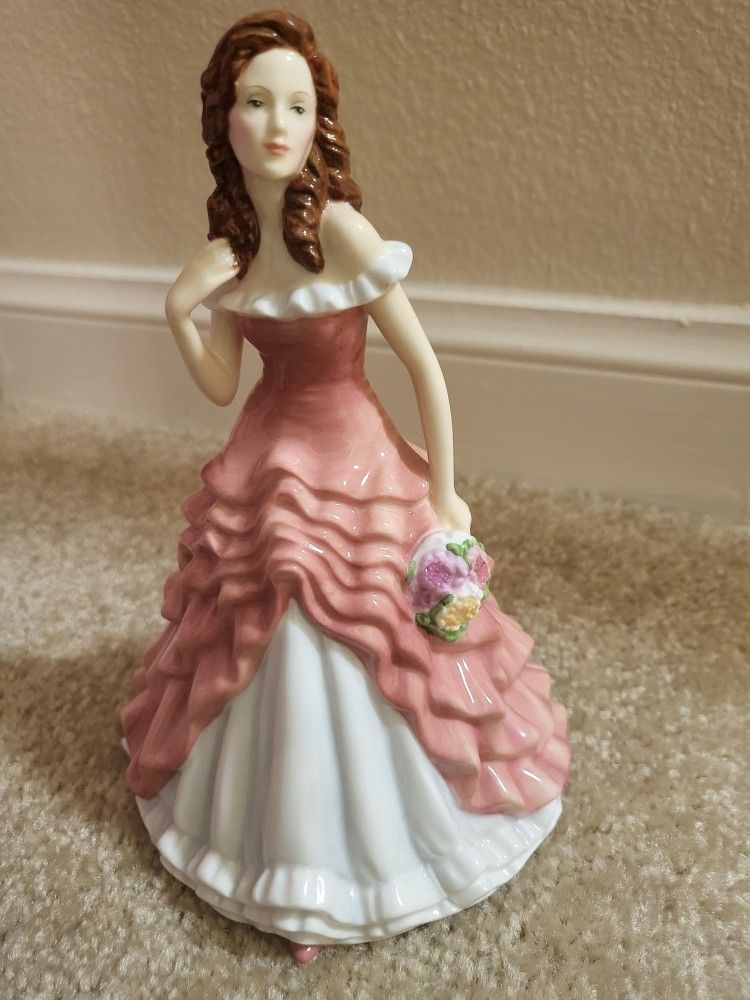 Royal Doulton Pretty Ladies Flower of the Month November Chrysanthemum Figurine