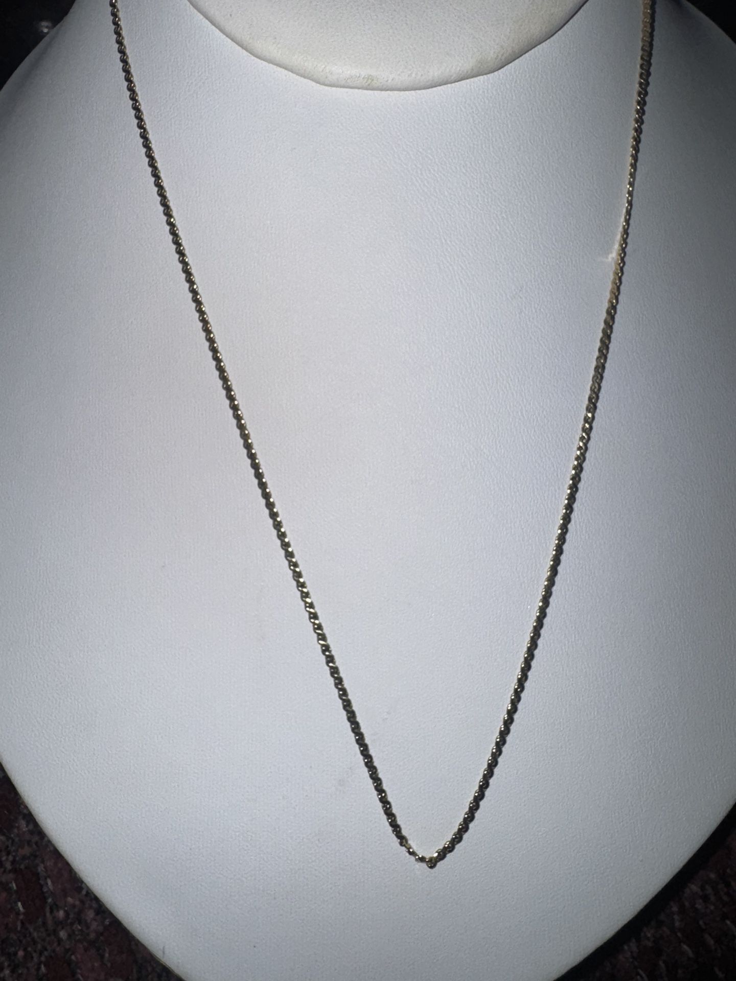 Gorgeous 3g 14k Yellow Gold Serpentine-Chain Necklace. 18"