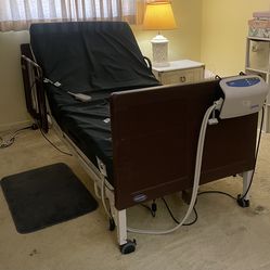 Adjustable hospital bed with circulation air mattress