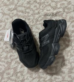 New Balance Black 9060 Size 2 Kids **READ DESCRIPTION**