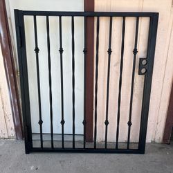 Side Gate 