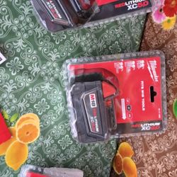 MILWAUKEE M18  18-VOLT RED-LITHIUM  XC  EXTENDED CAPACITY 5.0AH BATTERY 
3-PACK 