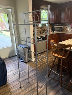 Bathroom shelf