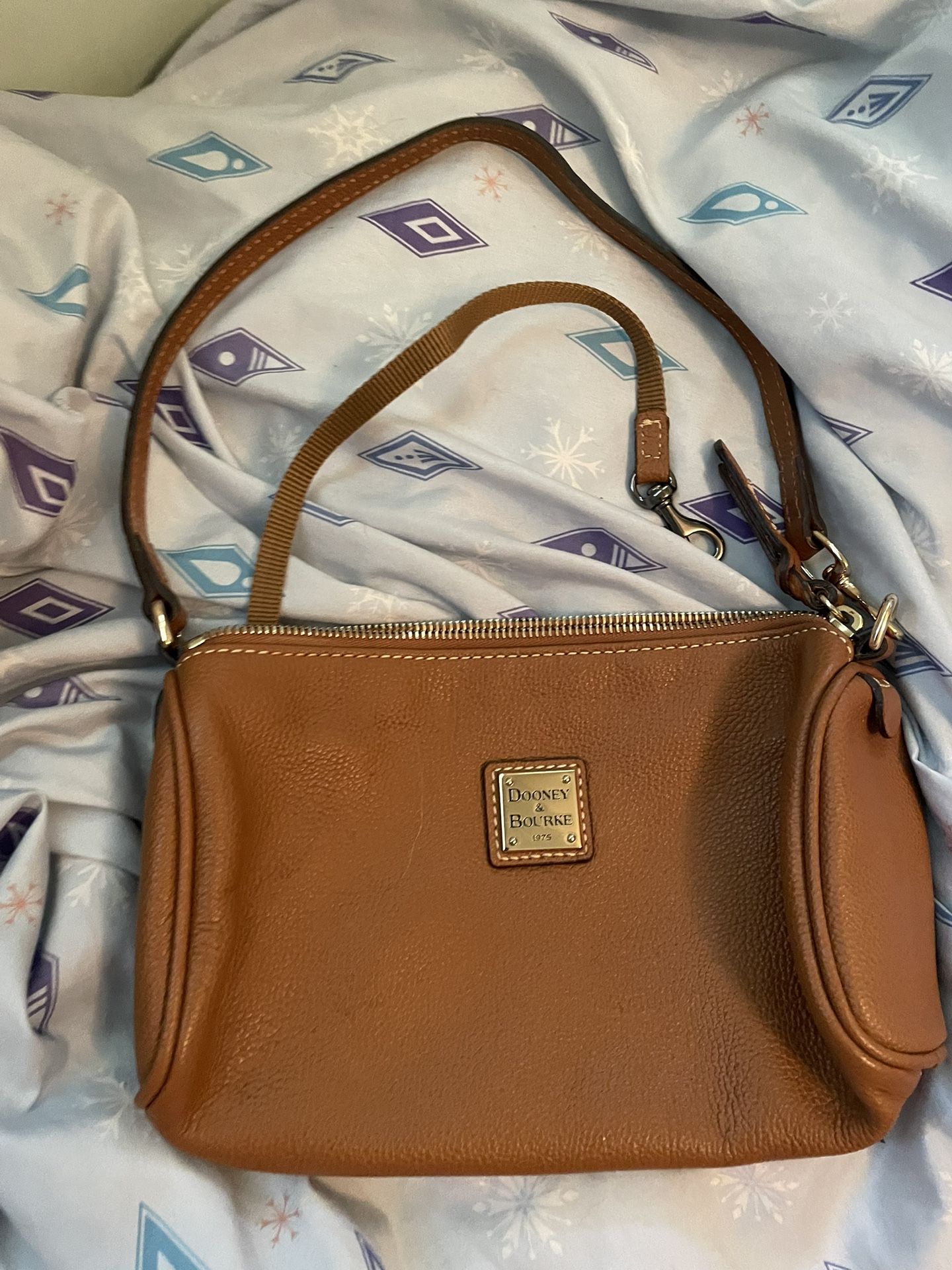 Looks Brand New Dooney & Bourke Purse 