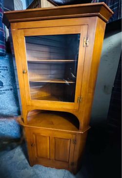 Vintage Heirloom Maple Corner Display Cabinet – Glass Door & Storage