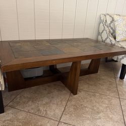 Stylish coffee table in good condition 
