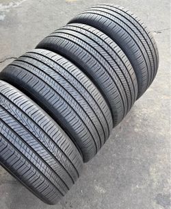 235/45r18 Hankook tires con 80% de Vida las 4