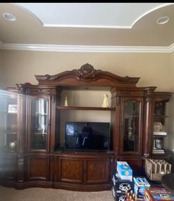 Entertainment center