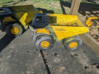 Metal Tonka dump trucks
