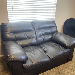 Black Leather Couch (Good Condition/Pick Up Only)
