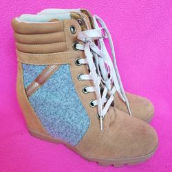 WOMEN'S BOOTS SIZE 8 