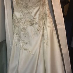 Ivory wedding dress