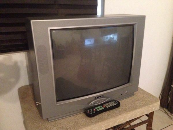 KLH Digital 20" CRT Color TV Gaming Television