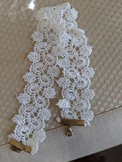 beautiful White neck Collar