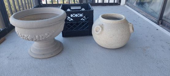 2 Planter Pots