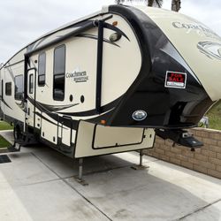 2014 5th Wheel 32 Foot Coachman