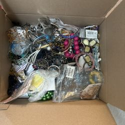 Vintage To Modern Mixed jewelry lot Braclets, Necklaces,Earrings Read 5+ Pounds